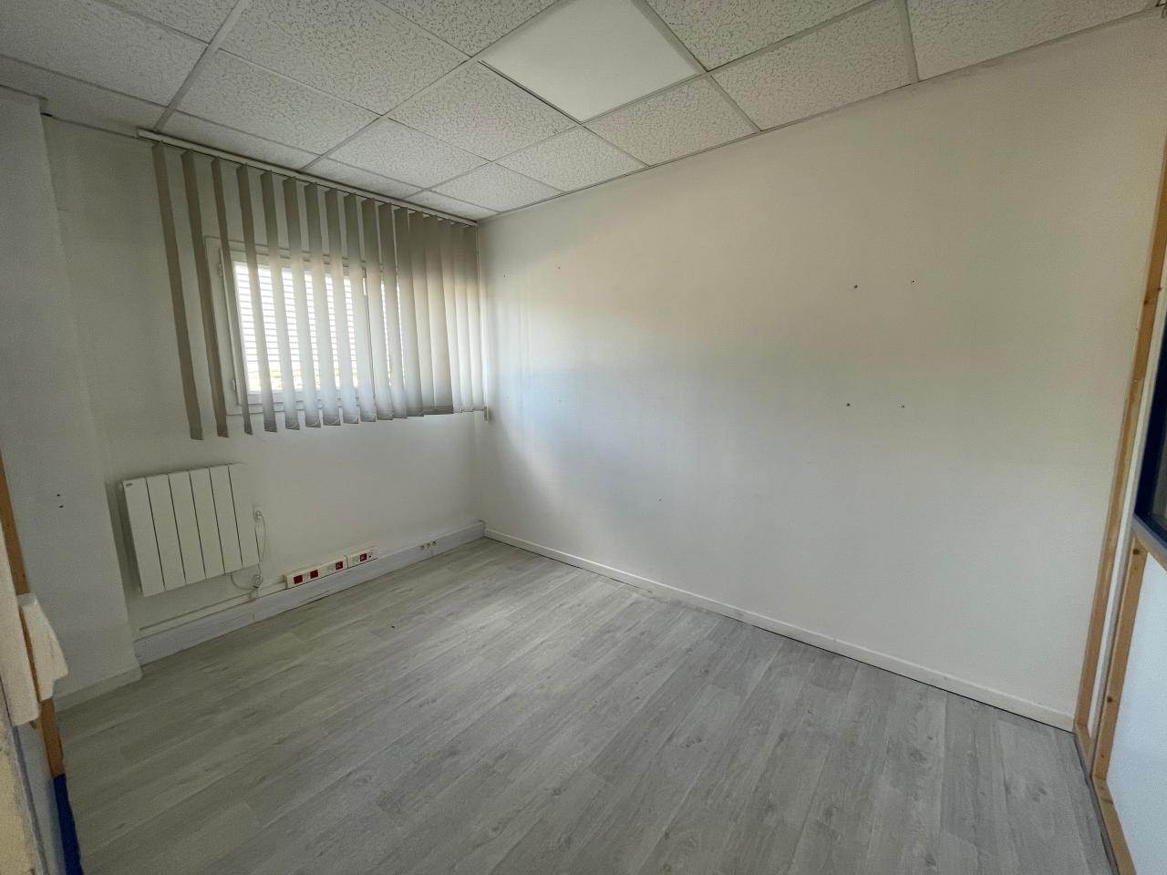 Local d'activité Le Petit-Quevilly 275m² Location local d'activité Le Petit-Quevilly Seine-Maritime OLACT2533756 5